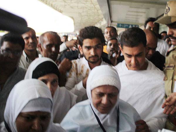 Aamir Leaves For Hajj