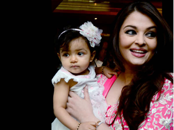 Aaradhya With Mom Ash