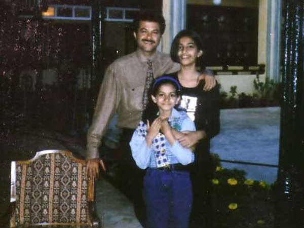 Sonam Kapoor With Father And Sister