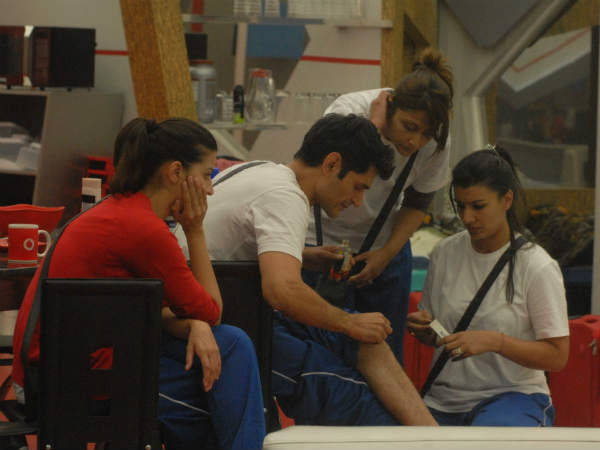 Bigg Boss 6 - Bathroom Battle