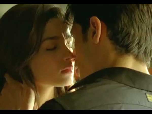 Alia-Siddharth Kiss