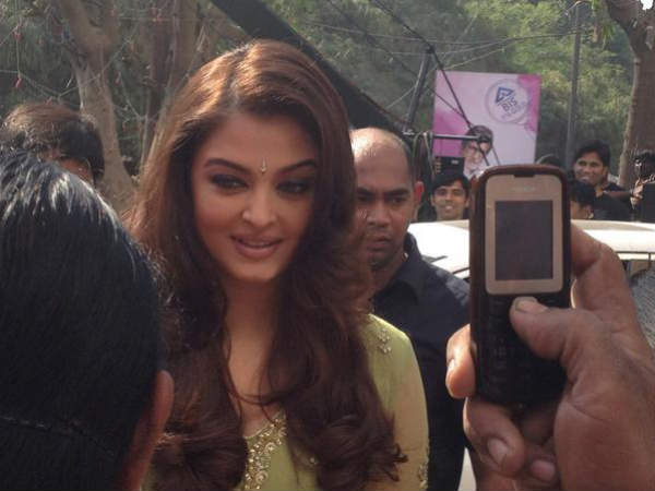 Aishwarya At Vadodara Kalyan Showroom