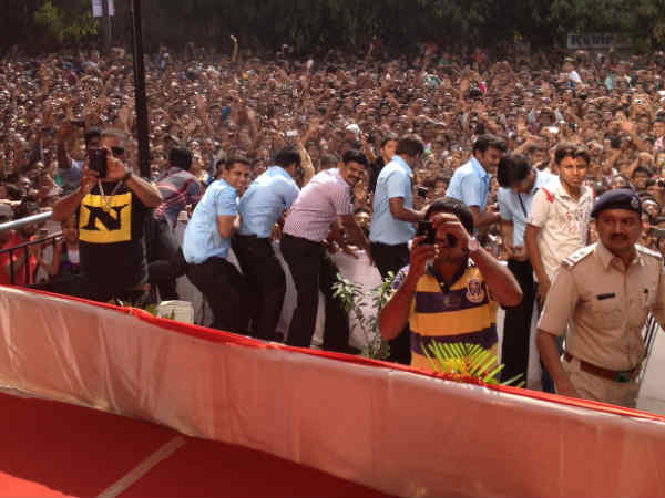 Mass Hysteria At Vadodara