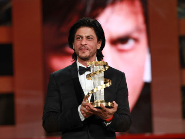 Shahrukh With Trophy