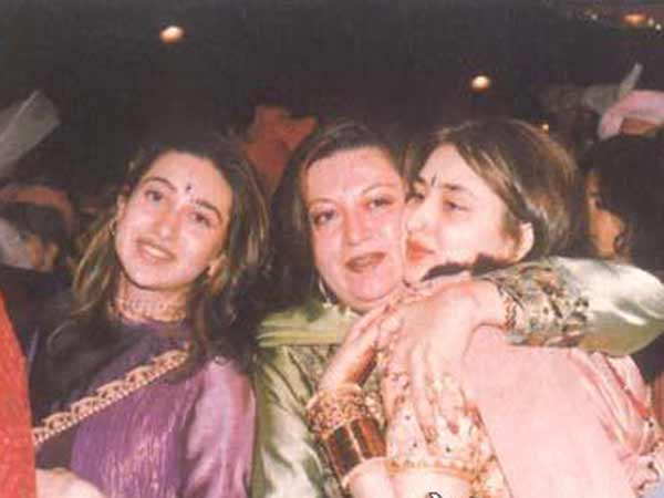 Kareena's Candid Moments Kareena's Candid Moments