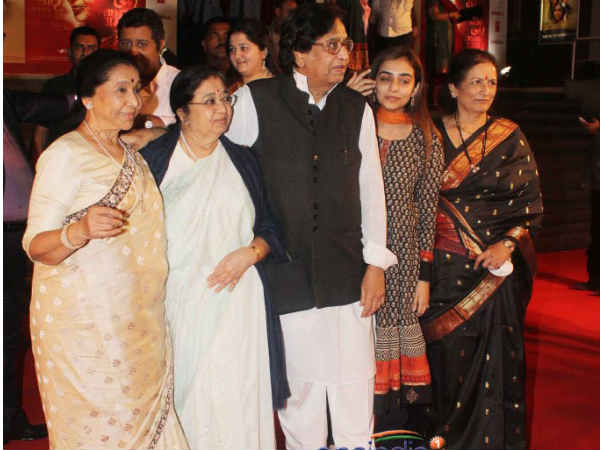 Asha Bhosle With Family