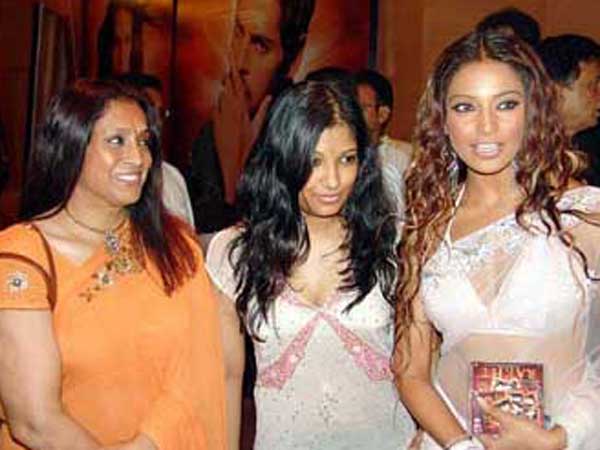 Bollywood Stars With Their Families