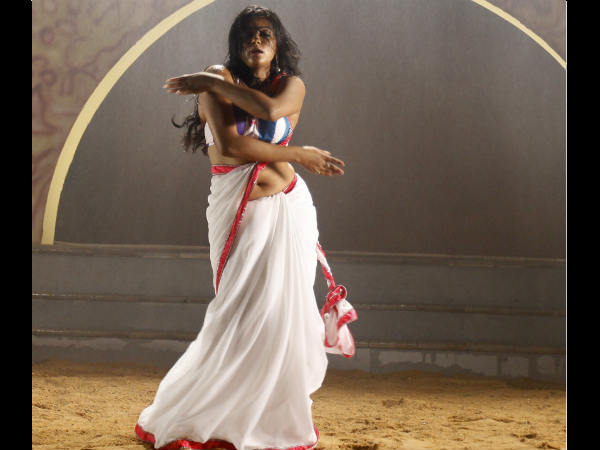 Priyamani's Hot First Look In Thikka