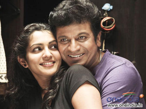 Shivaana And Paravthi In Pic