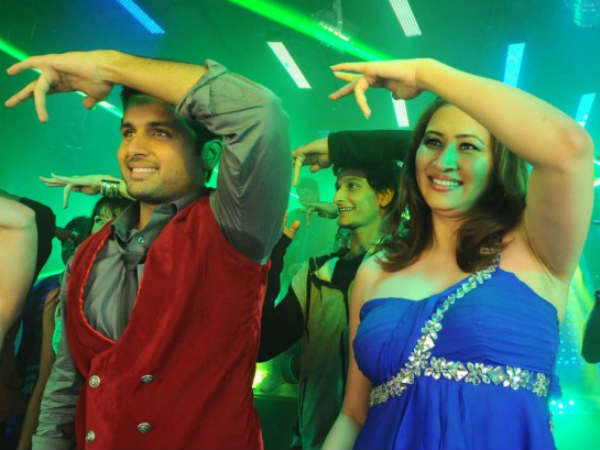 Gunde Jaari Gallanthayyinde Review