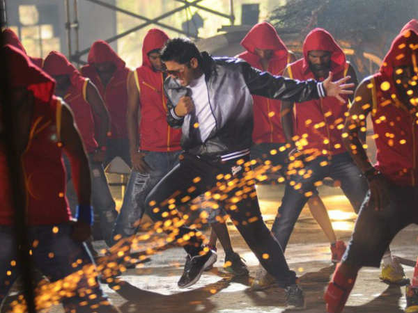 Gunde Jaari Gallanthayyinde Review 