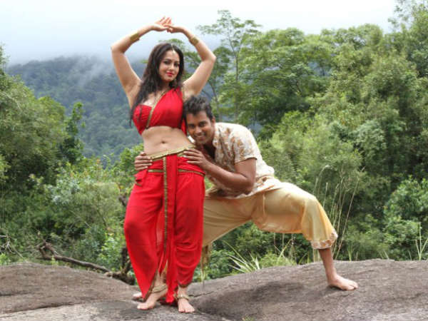 Nadigayin Diary, An Emotional Story On Silk