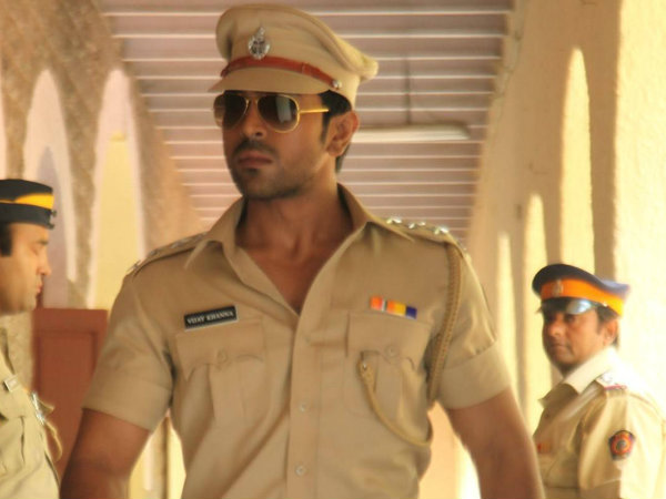Ram Charan Plays A Police In Yavadu