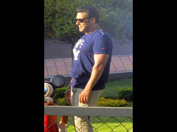 Mental On The Sets Pics