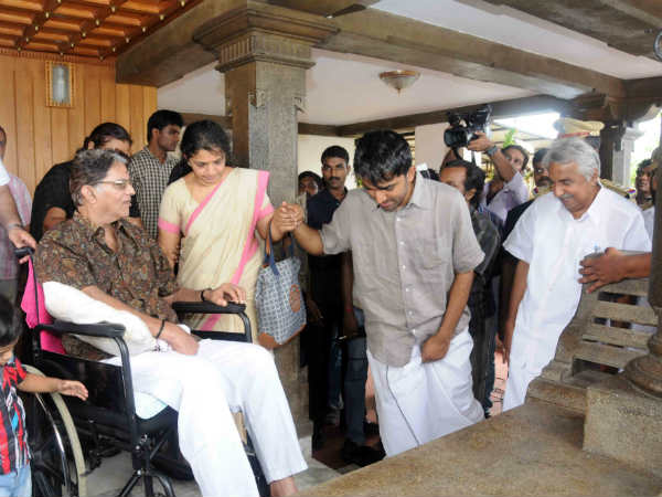 Oommen Chandy's Family Meets Jagathy