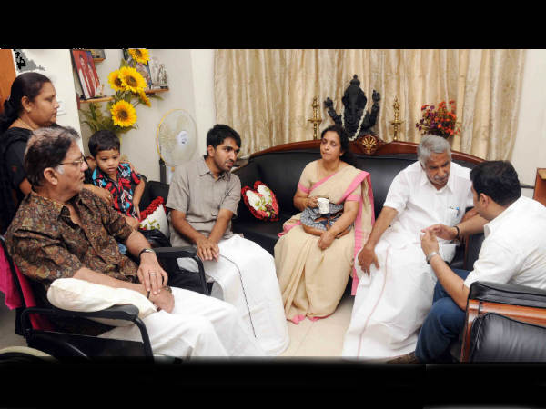 Oommen Chandy Talking To Jagathy's Son