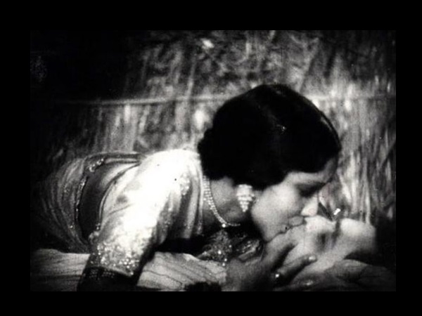 Lalita Pawar Kiss