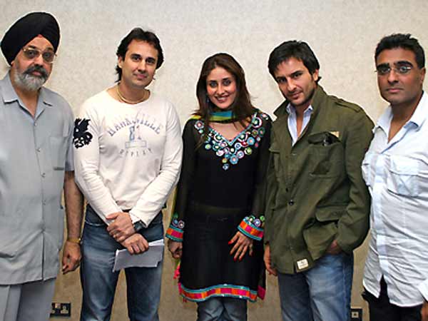 Saifeena With Fans