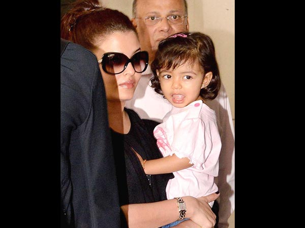 Aaradhya With Mom Aaradhya With Mom