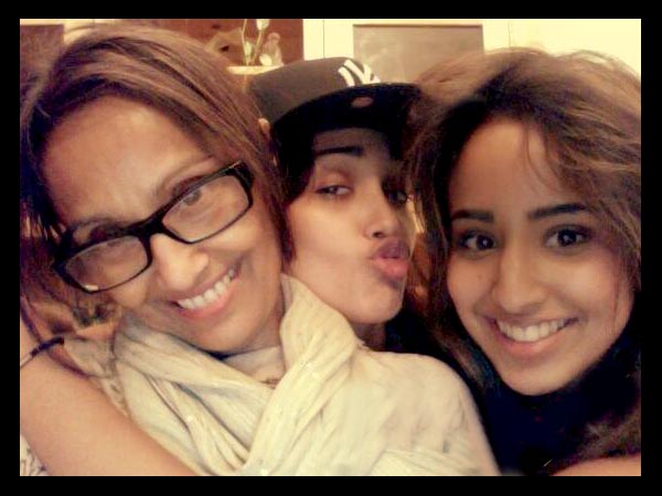 Jiah With Her Mother, Sister