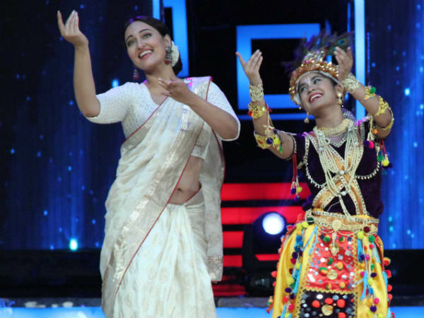 Sonakshi Gracefull Dance