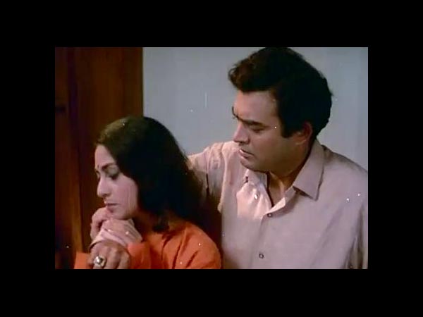 Baahon Mein Chale Aao