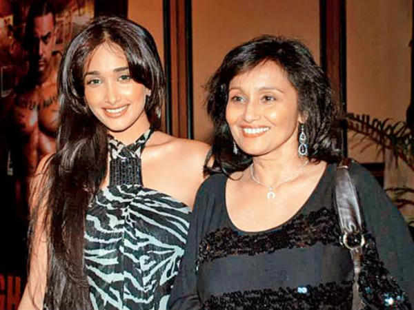 Late Jiah Snapped With Mom Rabia