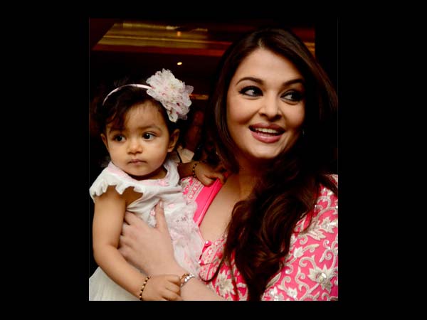 Aaradhya Bachchan With Mother