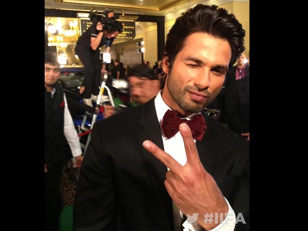 Shahid Kapoor At IIFA 2013 Green Carpet