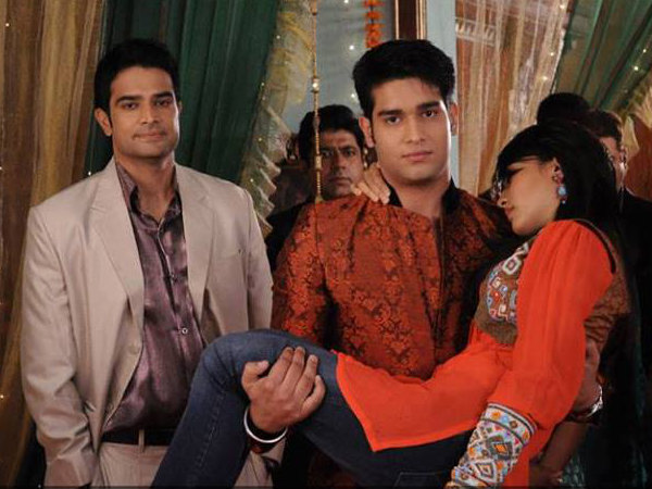 Zoya Meets With A Road Accident And Is Unconscious