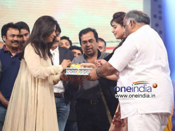 Nadhiya Unveils AD Audio CDs