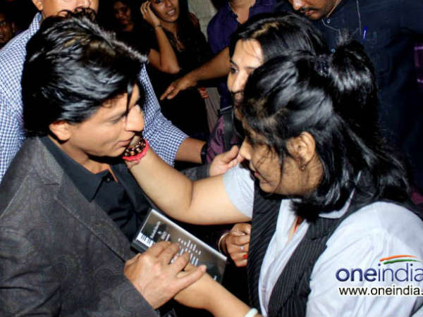 SRK With A Fan