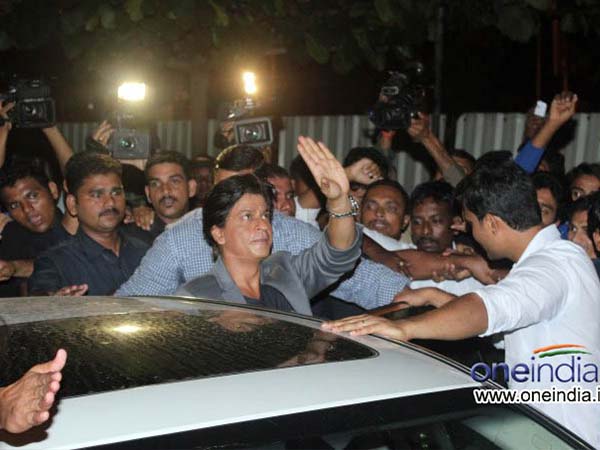 SRK Says Good Bye SRK Says Good Bye