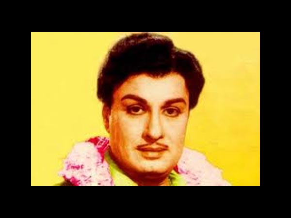 Ninaithadhai Mudippavan 