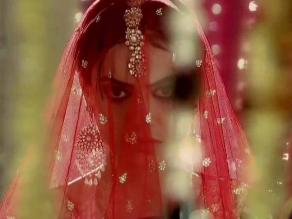 Zoya Becomes A Bride In A Wrong Place