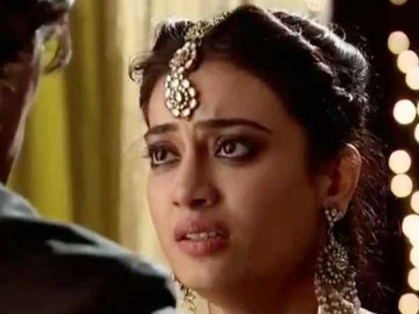 Zoya Tries To Explain 