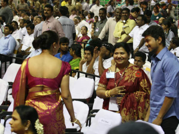 Simran Greets Vijay