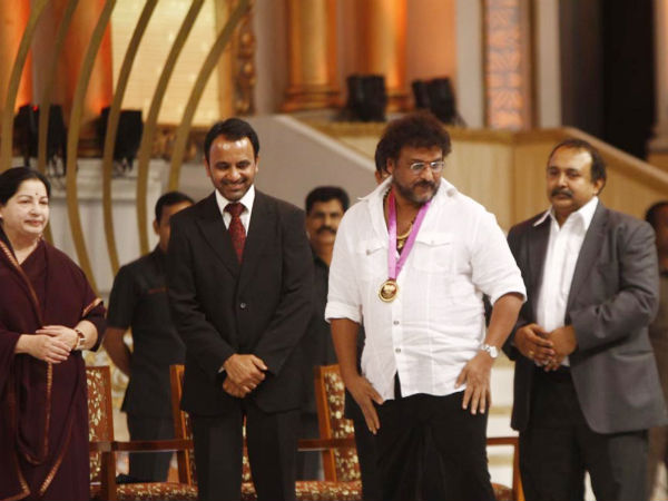 President Presents Medallions