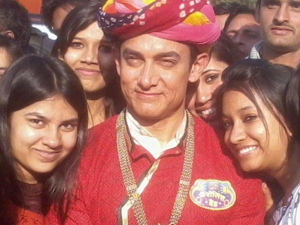 Girls Pose With Their Star Girls Pose With Their Star