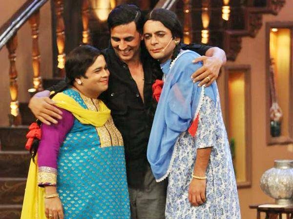 Akshay With Gutthi And Friend