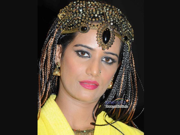 Poonam Likes To Interact With Media And Fans