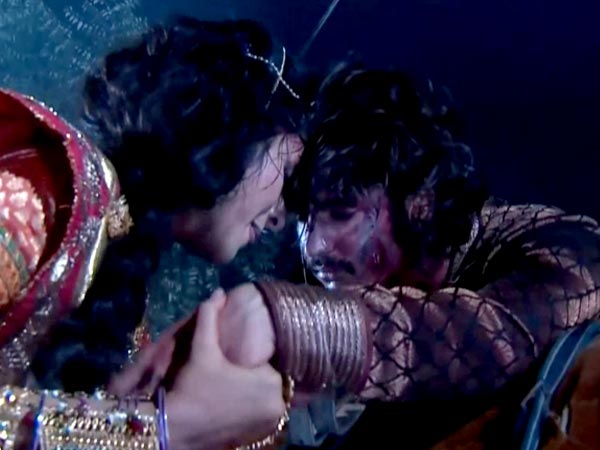 Jodha Takes Jalal On The Horse 