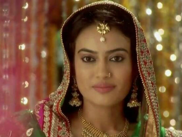 Zoya Sees Asad