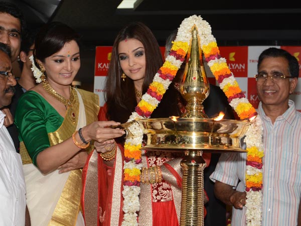 Aishwarya Rai Bachchan And Manju Warrier