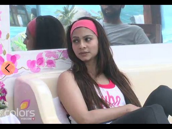 Tanisha Stands By Armaan