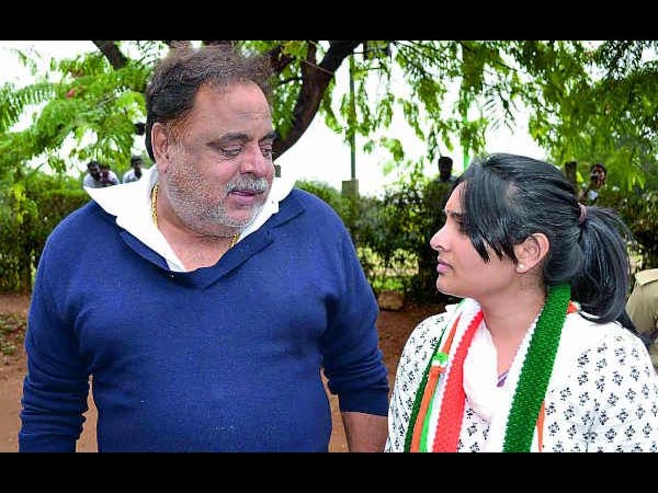 Ramya Seeks Ambareesh Help