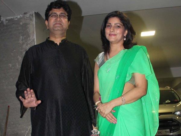 Prasoon Joshi With Wife