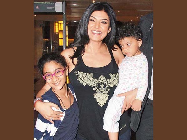 Sushmita Sen And Her Daughters Sushmita Sen And Her Daughters