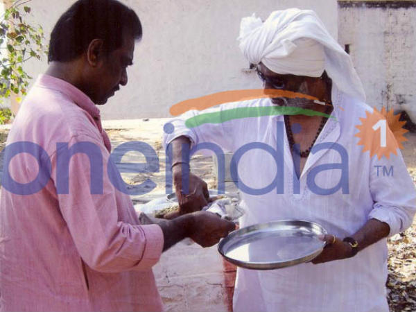 Rajinkanth Having Food With His Friend Raj Bahadur