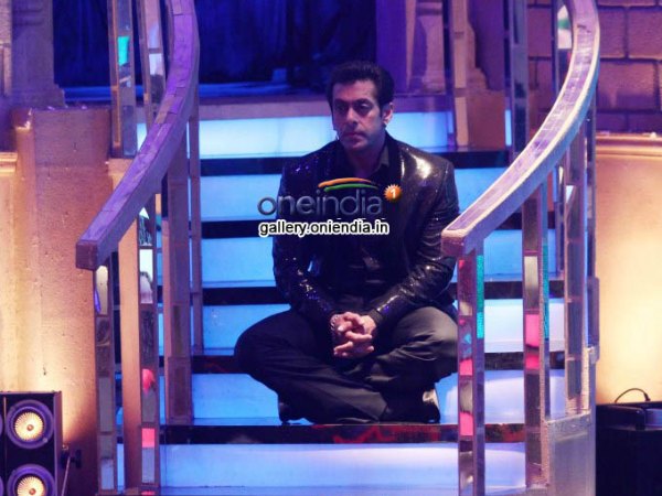 Salman Khan Resting During The Shoot